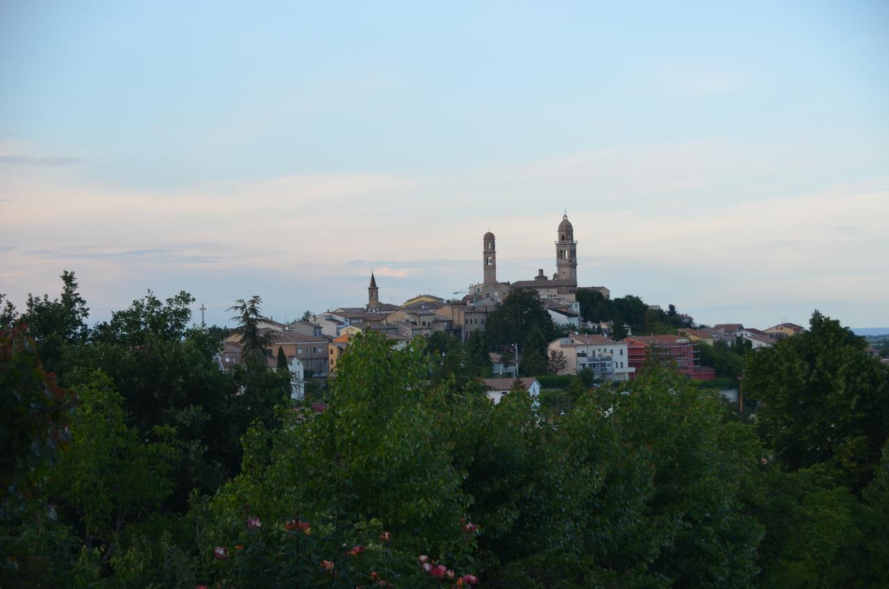 فندق Il Castagno Orciano di Pesaro المظهر الخارجي الصورة